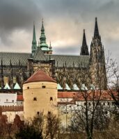 Pohled na Pražský hrad a věž Mihulku